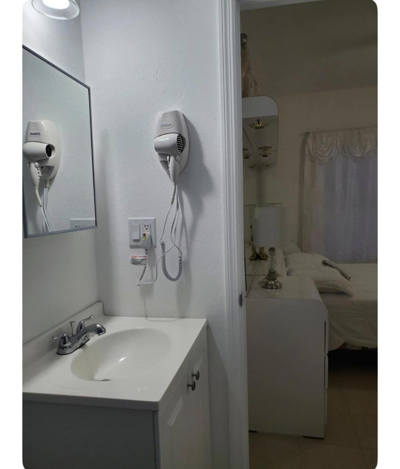 B1 Best Value On Private Bedroom With Private Bathroom In Little Havana, Miami Exterior photo